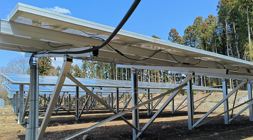 Single pile solar mounting system